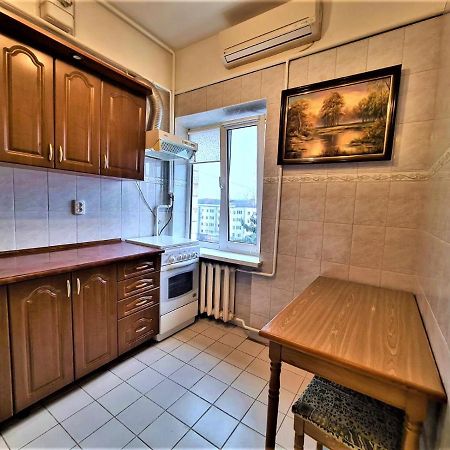 82-Avenue Apartment แชร์นิฟซี ภายนอก รูปภาพ