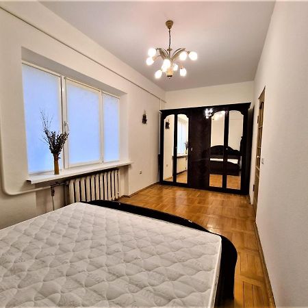 82-Avenue Apartment แชร์นิฟซี ภายนอก รูปภาพ