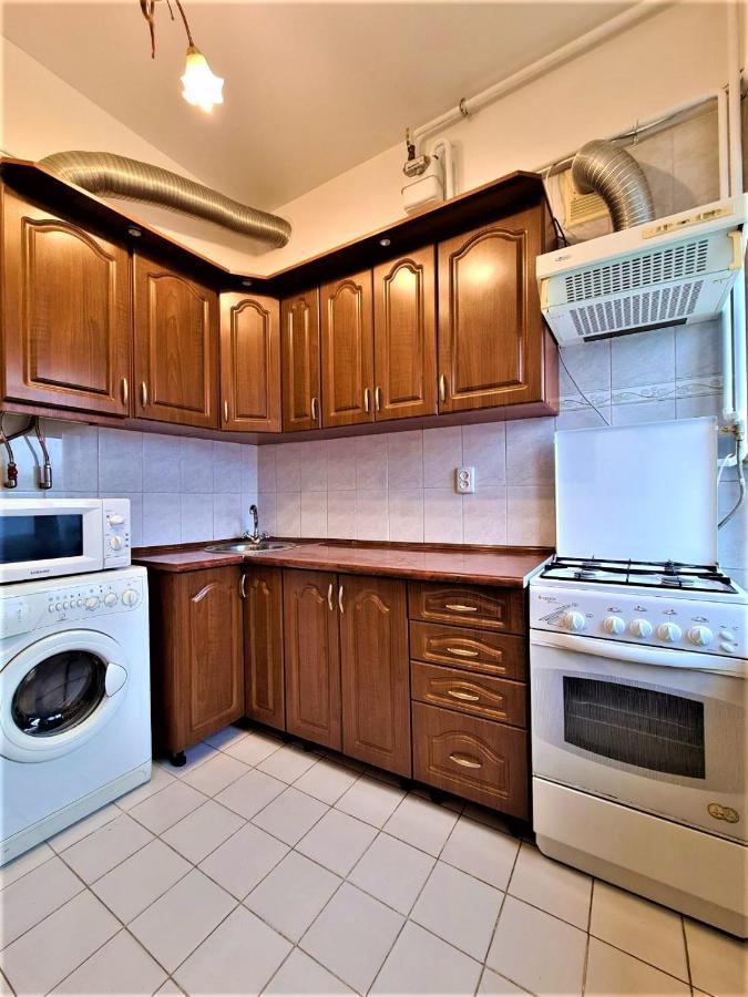 82-Avenue Apartment แชร์นิฟซี ภายนอก รูปภาพ