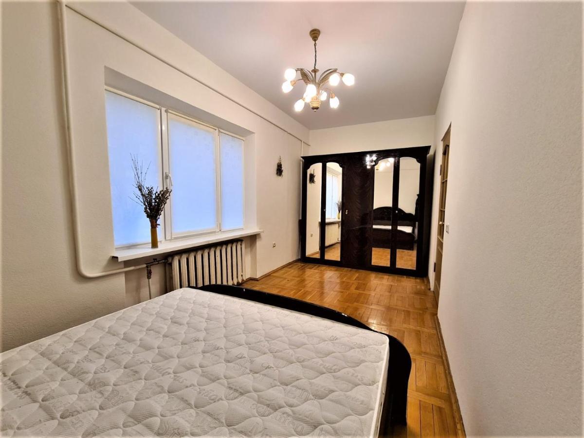 82-Avenue Apartment แชร์นิฟซี ภายนอก รูปภาพ